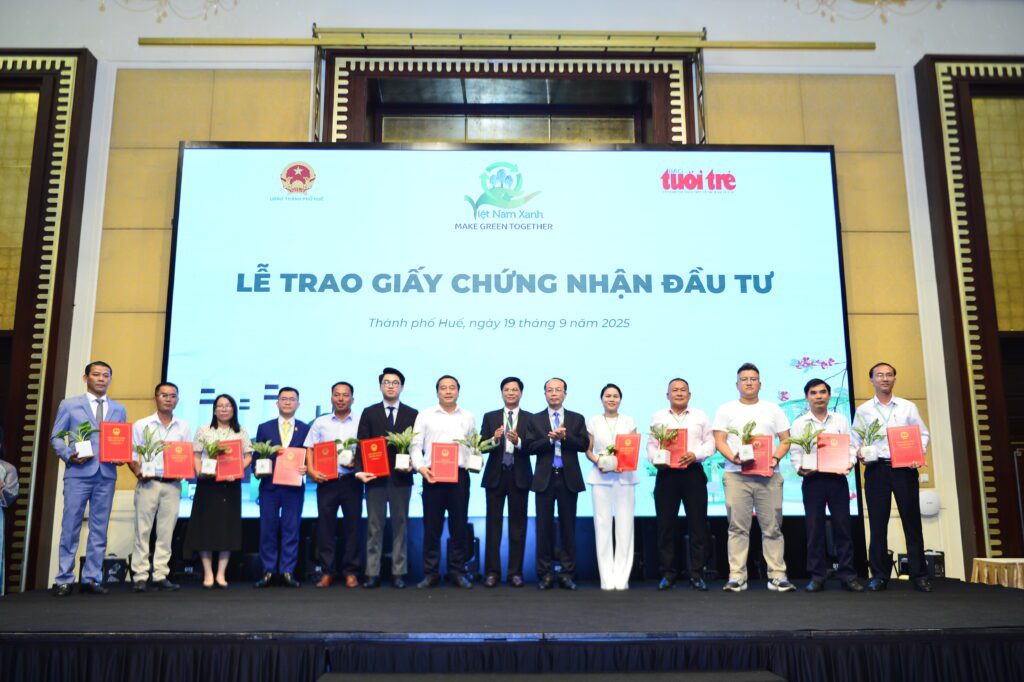 LNG Việt Nam nhận giấy chứng nhận đầu tư tại Hội thảo Chuyển đổi Xanh TP Huế