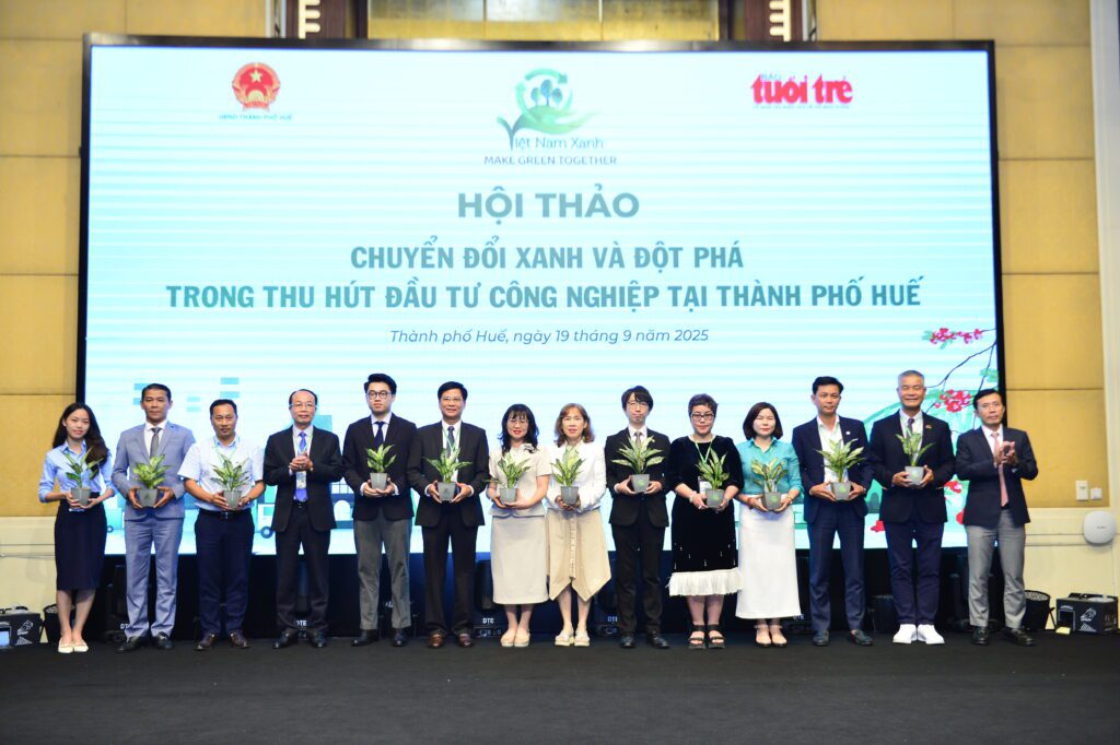 LNG Việt Nam nhận giấy chứng nhận đầu tư tại Hội thảo Chuyển đổi Xanh TP Huế